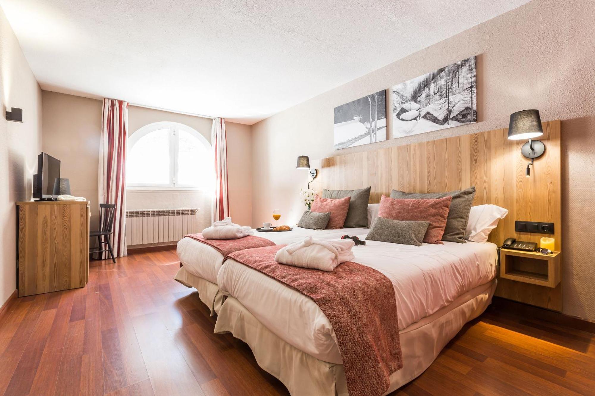 Hotel Grand Pas Pas De La Casa Esterno foto