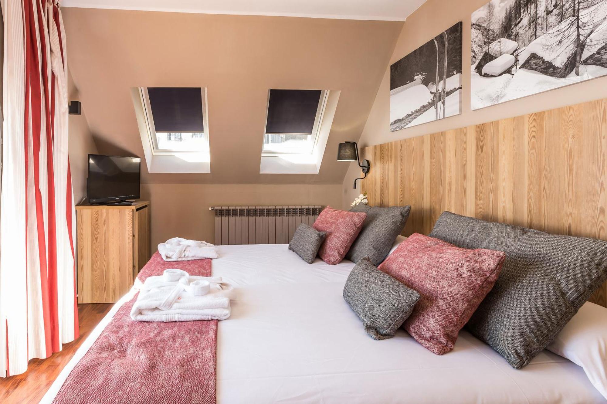 Hotel Grand Pas Pas De La Casa Esterno foto